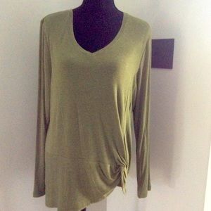 Cabi Reveal Tee Sage Green with twist - Size XL